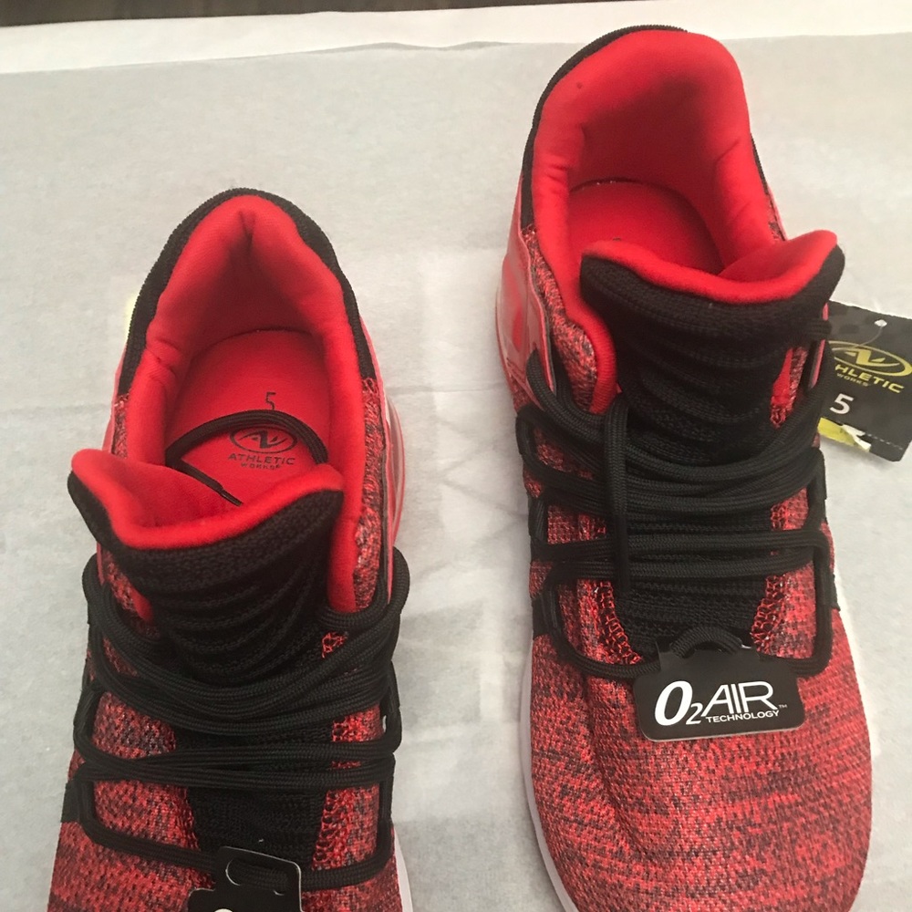 ATHLETIC WORKS  BOY & YOUTH SNEAKERS SHOES O2 AIR COMFORT TECHNOLOGY. BRAND NEW